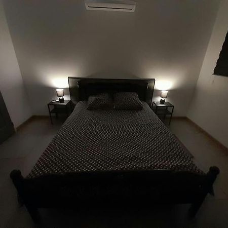 Appartement Spacieux &Tres Calme. Spacious & Very Quiet Apartment. Carros Bagian luar foto