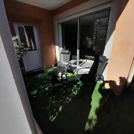 Appartement Spacieux &Tres Calme. Spacious & Very Quiet Apartment. Carros Bagian luar foto