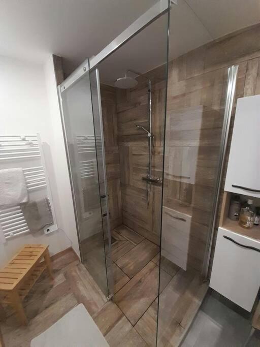 Appartement Spacieux &Tres Calme. Spacious & Very Quiet Apartment. Carros Bagian luar foto