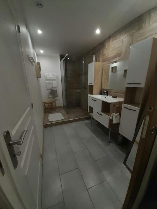 Appartement Spacieux &Tres Calme. Spacious & Very Quiet Apartment. Carros Bagian luar foto