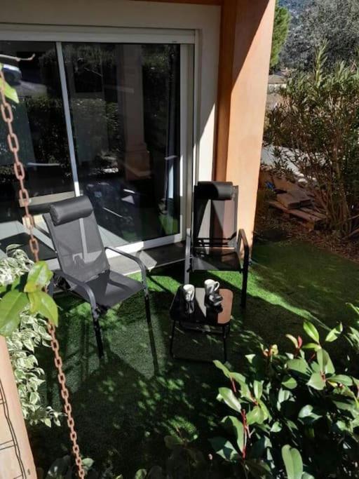 Appartement Spacieux &Tres Calme. Spacious & Very Quiet Apartment. Carros Bagian luar foto