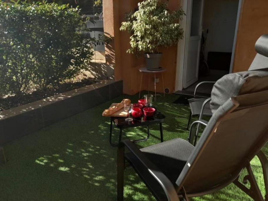 Appartement Spacieux &Tres Calme. Spacious & Very Quiet Apartment. Carros Bagian luar foto