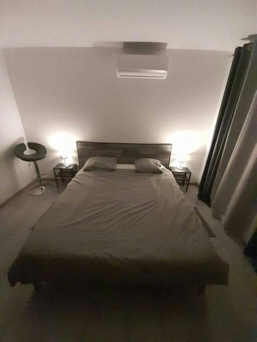 Appartement Spacieux &Tres Calme. Spacious & Very Quiet Apartment. Carros Bagian luar foto