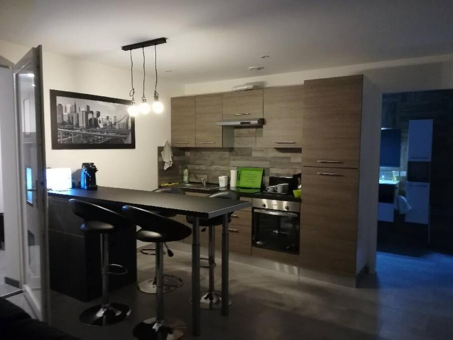 Appartement Spacieux &Tres Calme. Spacious & Very Quiet Apartment. Carros Bagian luar foto