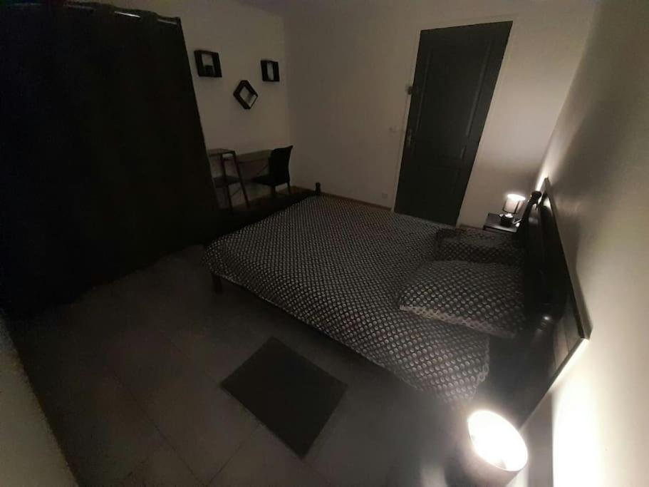 Appartement Spacieux &Tres Calme. Spacious & Very Quiet Apartment. Carros Bagian luar foto