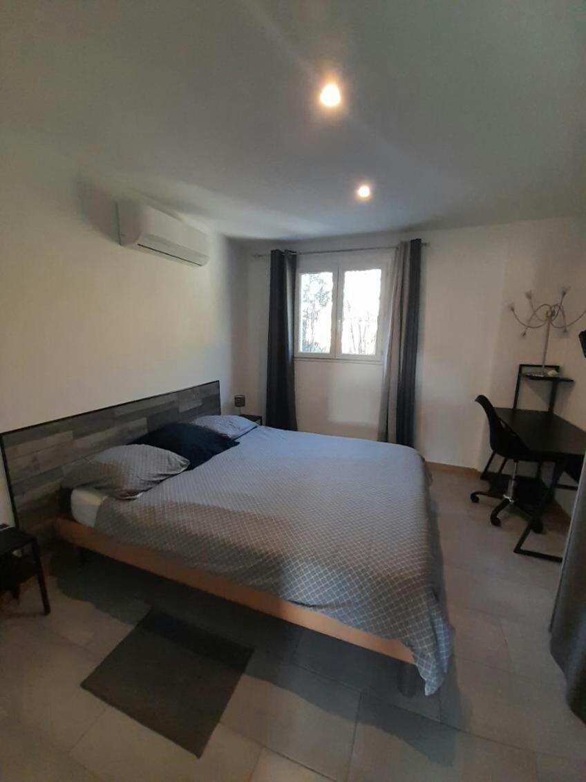 Appartement Spacieux &Tres Calme. Spacious & Very Quiet Apartment. Carros Bagian luar foto