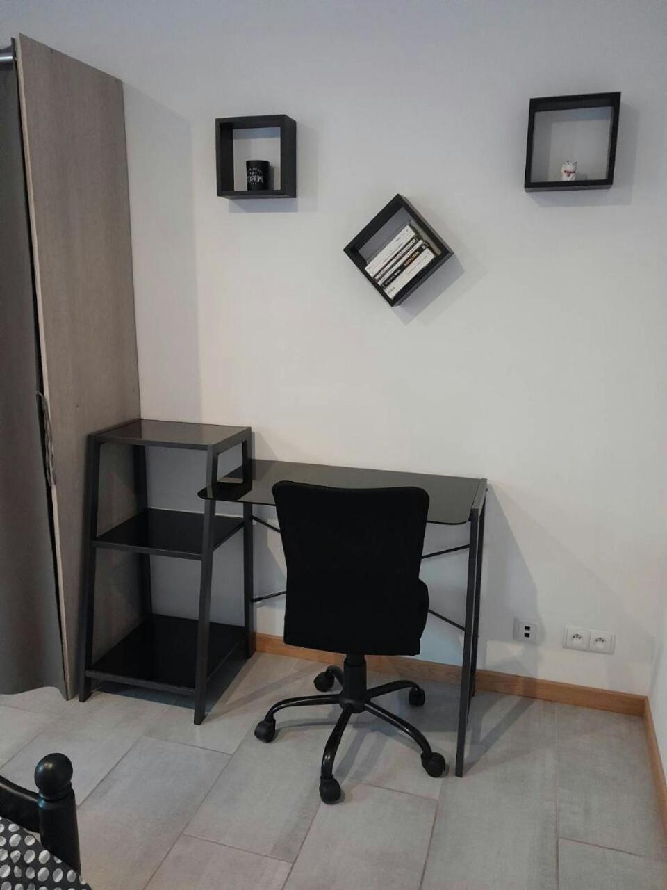 Appartement Spacieux &Tres Calme. Spacious & Very Quiet Apartment. Carros Bagian luar foto
